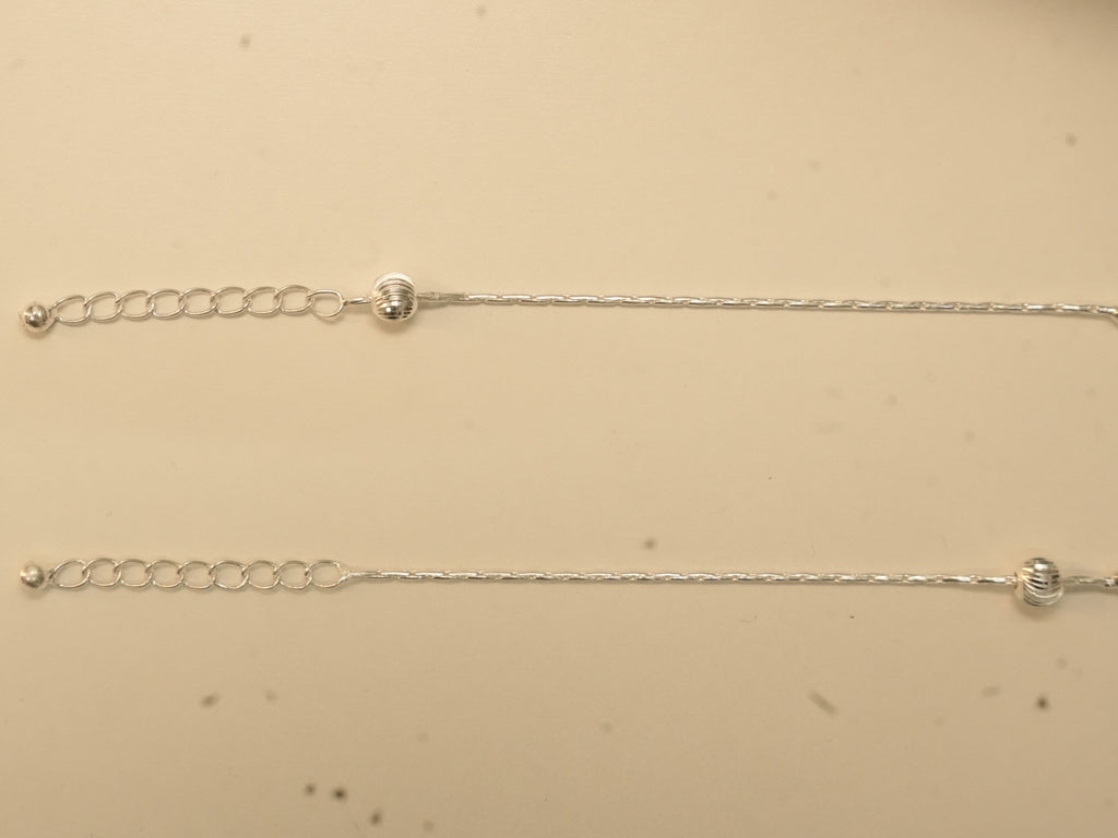 Extender chains and ribbed end beads on the pair of clover and star payal.