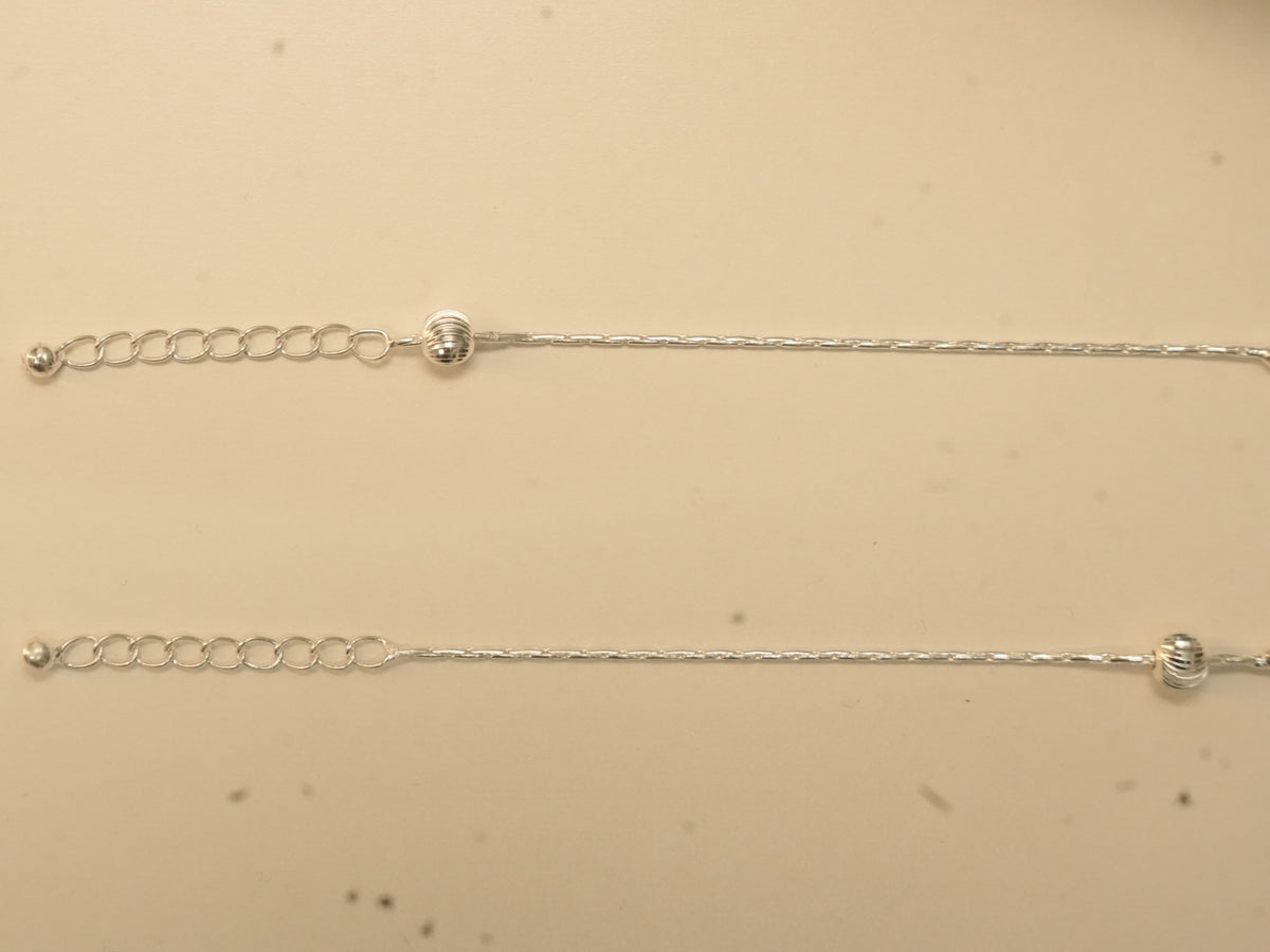 Extender chains and ribbed end beads on the pair of clover and star payal.