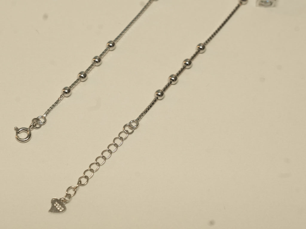 Spring ring clasp and extender chain with a heart tag on the cube charm payal.