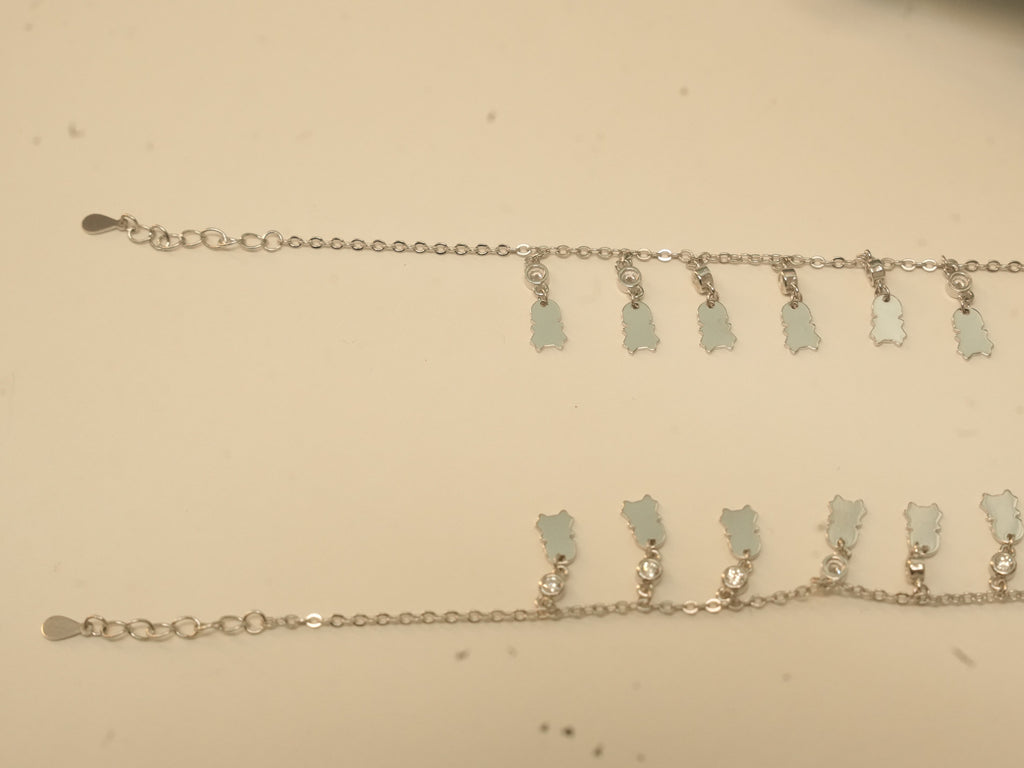 Extender chain ends of the mirror tag payal, with the first tags of the fringe.