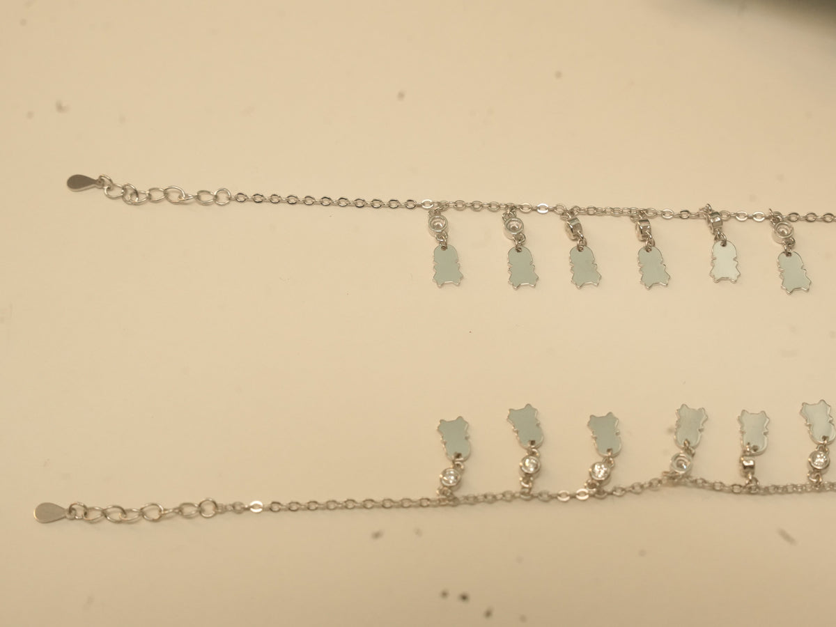 Extender chain ends of the mirror tag payal, with the first tags of the fringe.