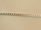 Close view of the flat bevelled curb links.
