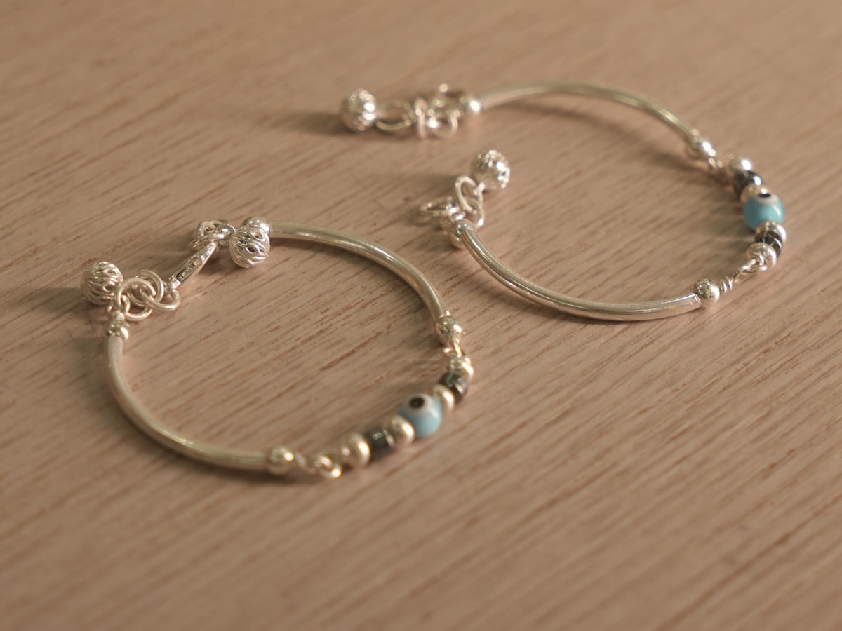 The closure rings and ghungroo drops of the baby nazariya bangle.