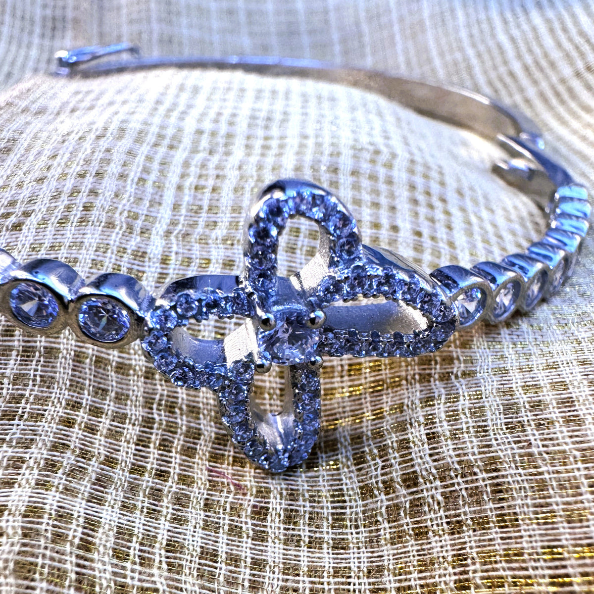 Close view of the pave set clover outline and the round centre stone.