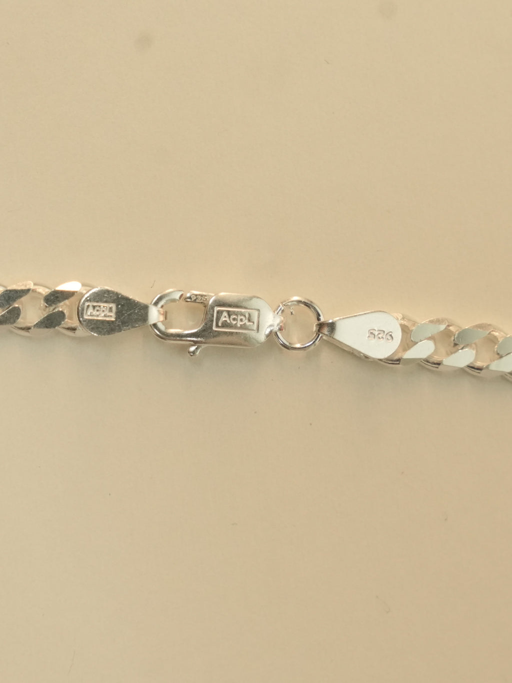 Close view of the lobster clasp and the two end tabs, one stamped 925.
