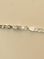 Close view of the lobster clasp and the two end tabs, one stamped 925.