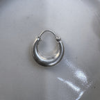 The small plain kundal hoop earring seen from above.