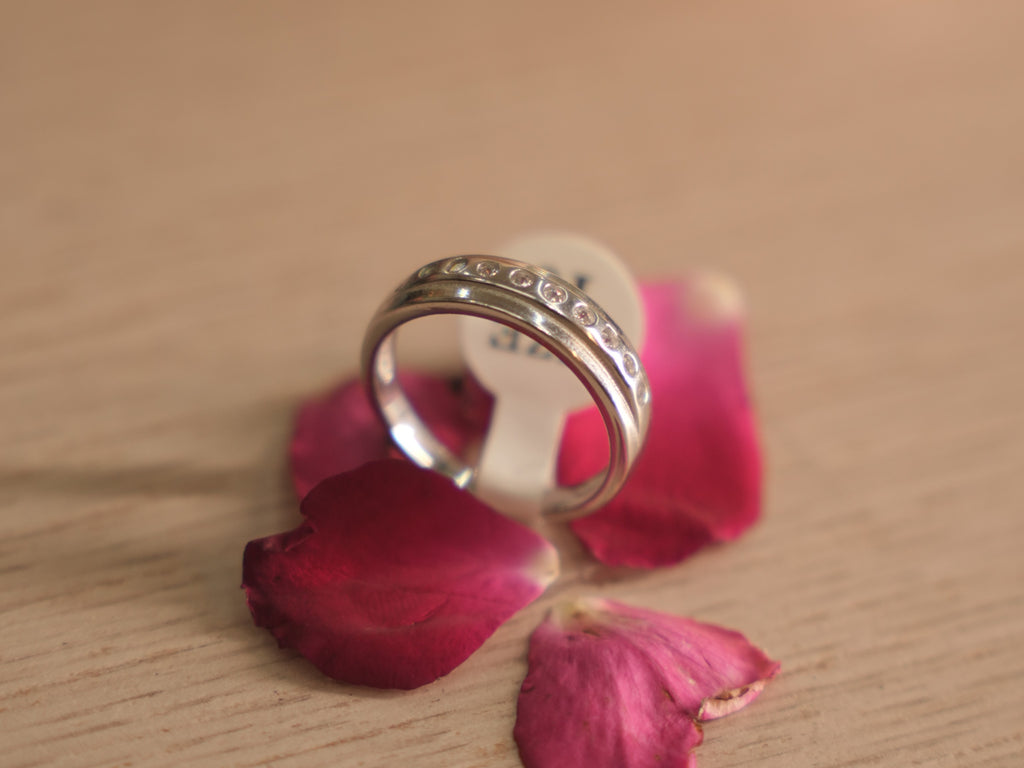 Close view of the channel row of American Diamonds on the rounded band.