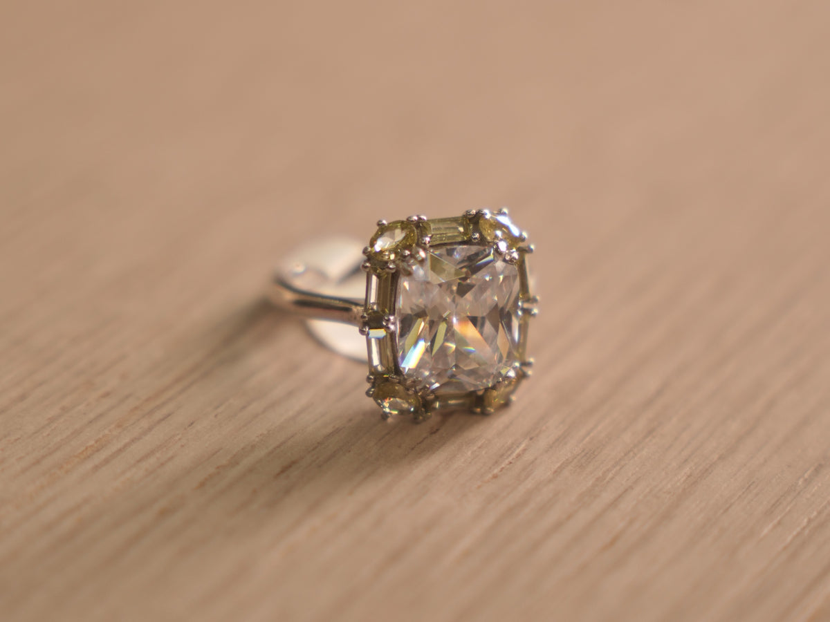 Close view of the cushion cut centre and the oval and baguette frame.