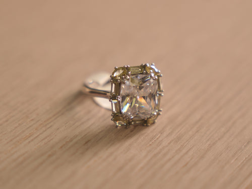 Close view of the cushion cut centre and the oval and baguette frame.