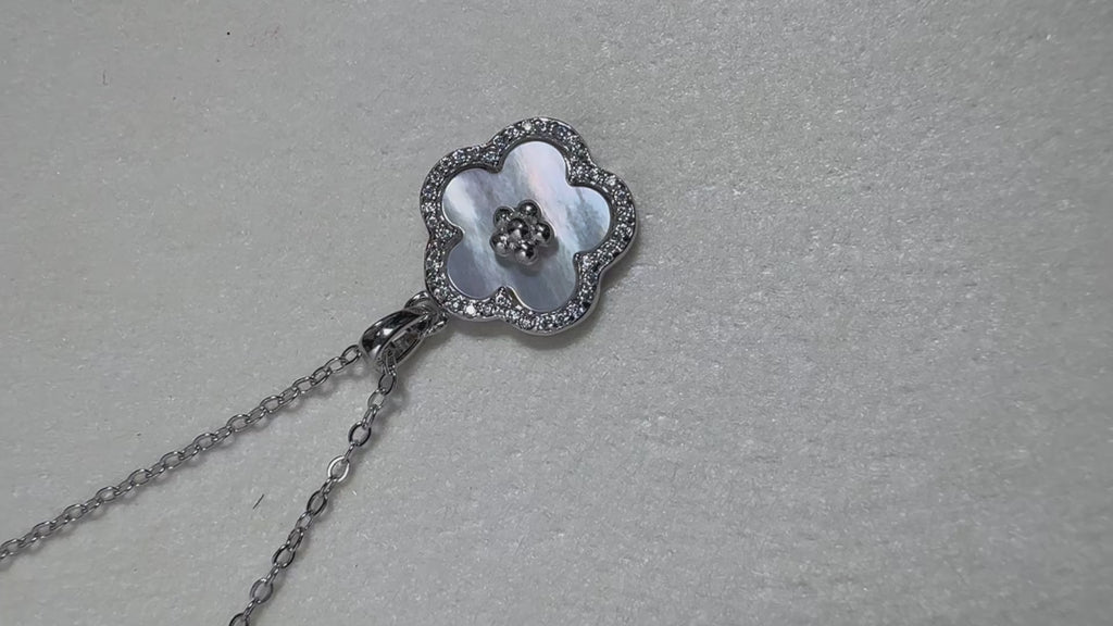 Mother of Pearl Daisy Pendant Silver Necklace