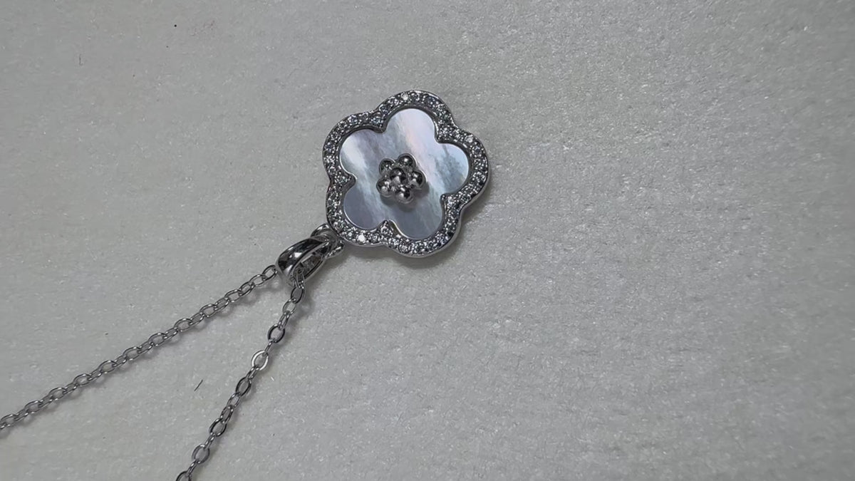 Mother of Pearl Daisy Pendant Silver Necklace